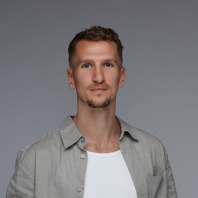 Juhan Noode, Nordic Clay OÜ savikrohvi ja lubivärvi meister, portree stuudios